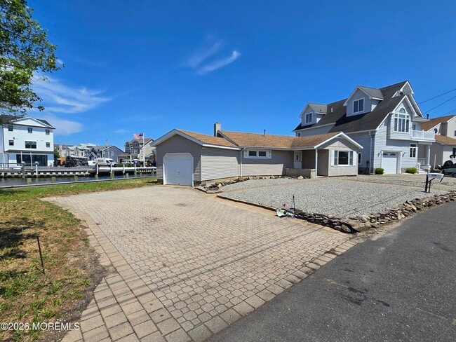 106 E Granada Dr