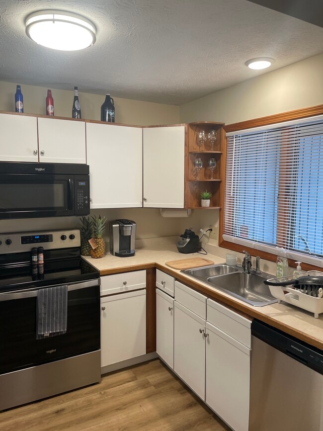 Photo - 11 Philo Rd W