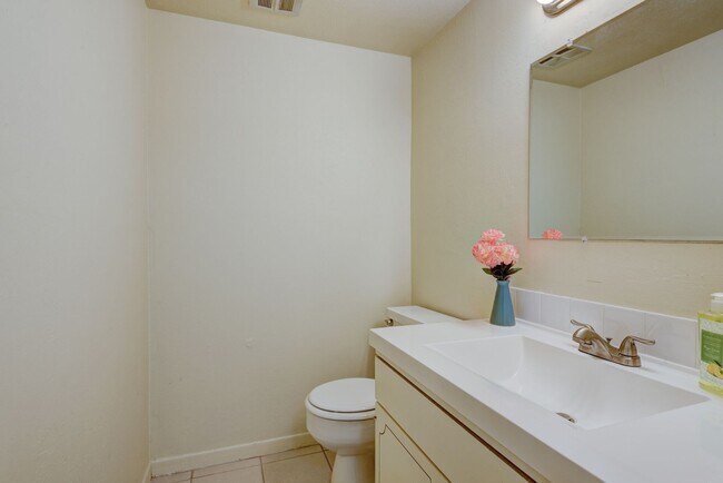 Building Photo - 6422 Burgoyne Dr. Unit 150