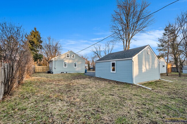 Photo - 2542 Torrey Ave
