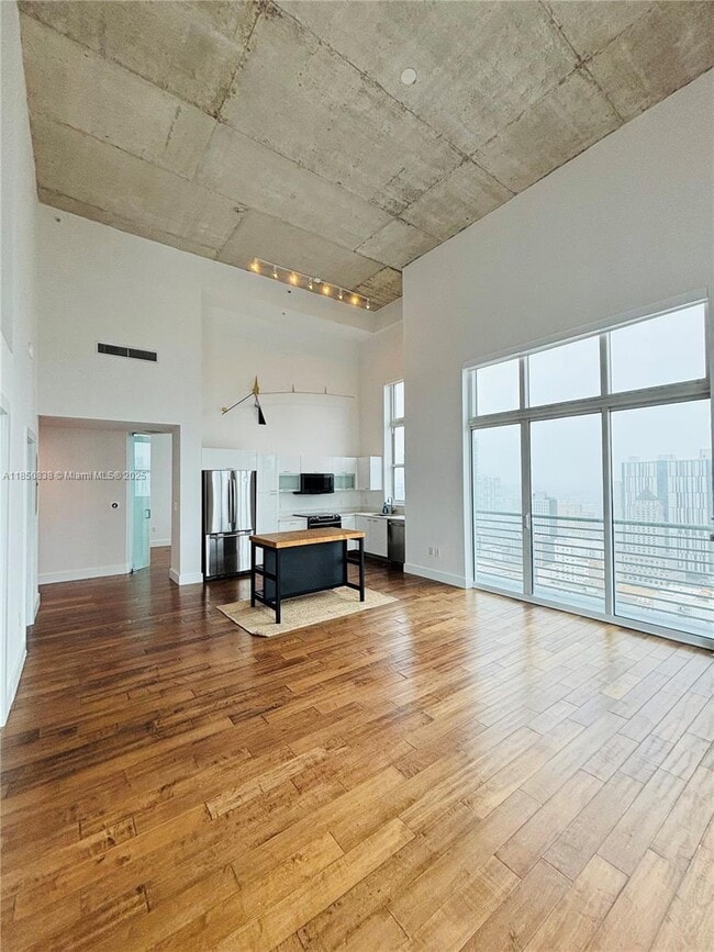 Building Photo - 133 NE 2nd Ave Unit 3513 Rental