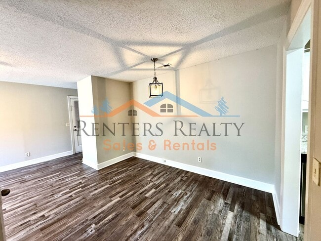 Photo - Beautifully Updated Condo Available Now! Unit E