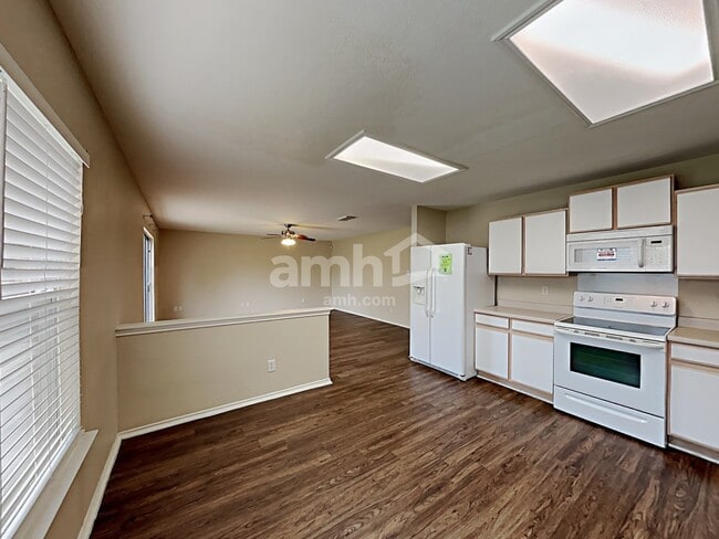 Photo - 5654 Lovett Oaks