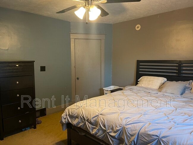 Photo - 2595 Evans St