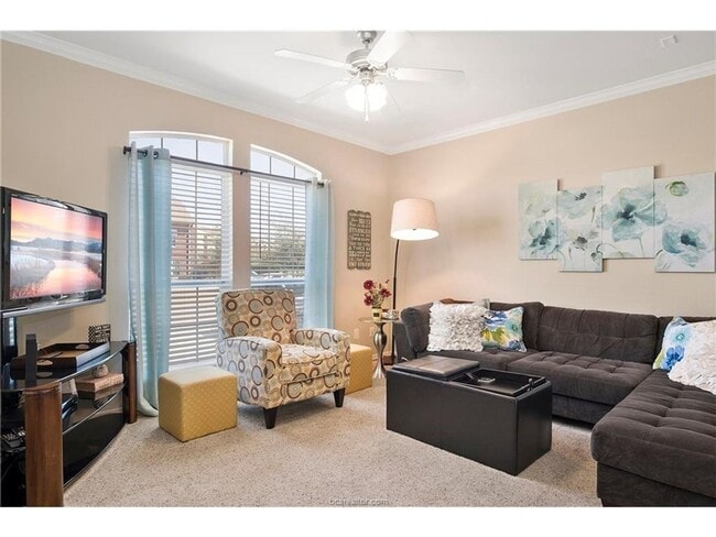 Photo - AVAILABLE FOR AUGUST PRE-LEASE!! 4 Bed 4 Bath in River Oaks Community!