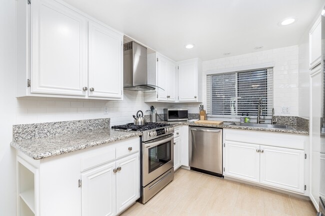 Photo - 29202 Heathercliff Rd