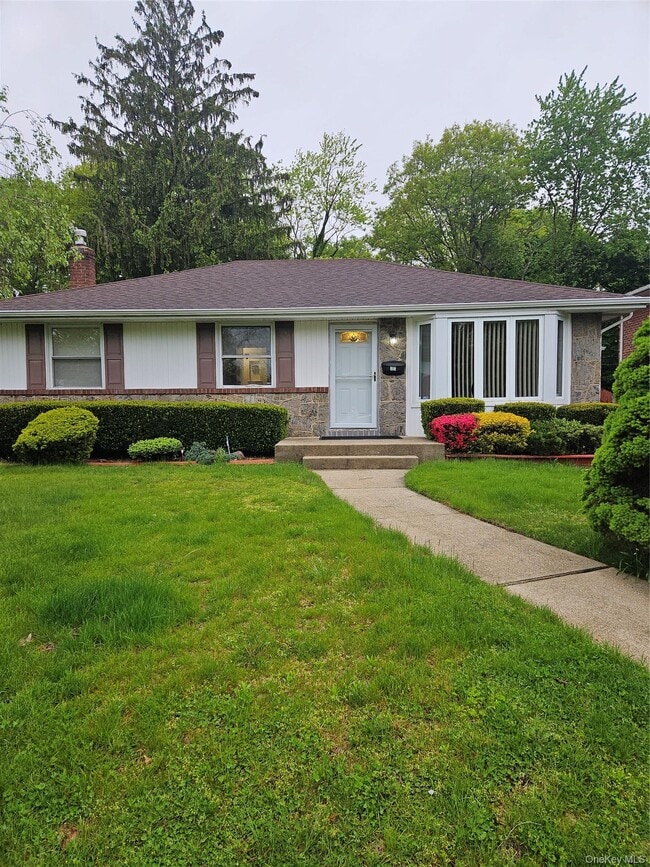 Building Photo - 102 Birchwood Park Dr