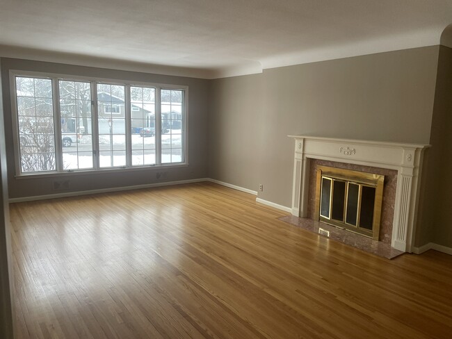 Building Photo - 6231 France Ave S