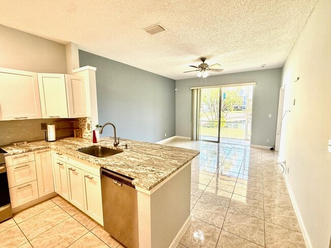 Photo - 3162 Via Poinciana