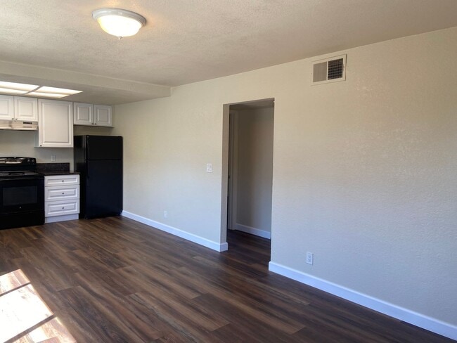 Photo - A 2 Bdrm, 1 Bath near the heart of Roseville!