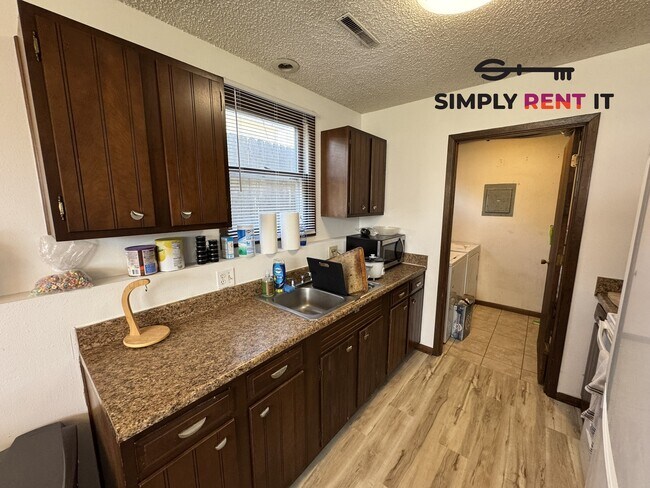 Photo - Downtown 2 Bedroom near Bandshell Park Unit 101