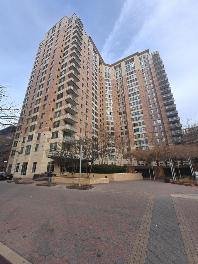 Photo - 851 N Glebe Rd