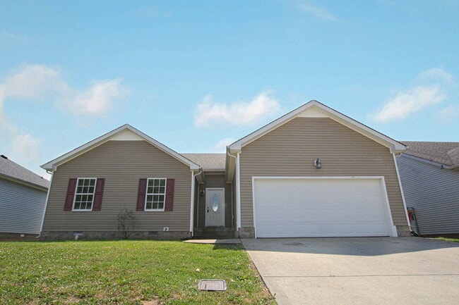 Building Photo - Pet Friendly Three Bedroom!