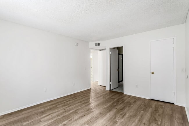 Photo - Chatsworth Rent This Now Unidad E8GHT