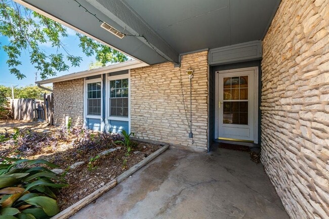 Photo - 1202 Wroxton Way