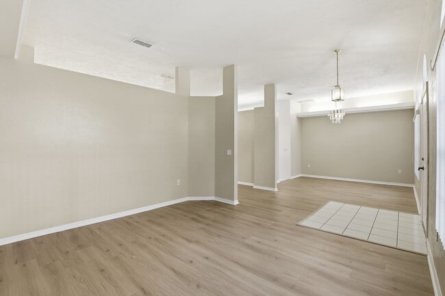 Photo - 4 bedroom 3 bath home in NW Broadmoor