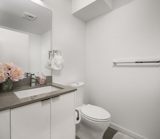 Building Photo - Stylish, Bright and Efficient 2 bed 1.75 B... Rental