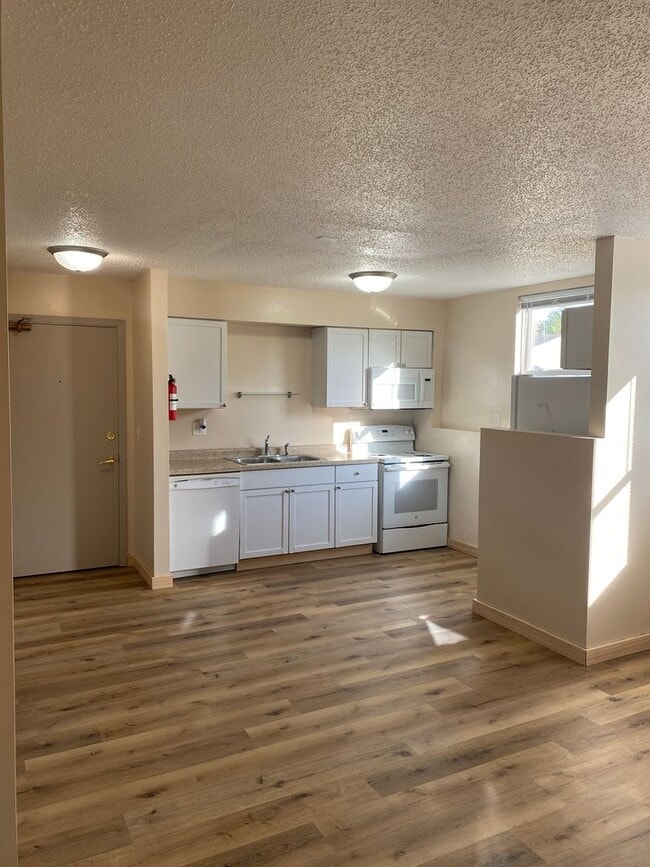 Building Photo - 304 Melody Ln Unit 03