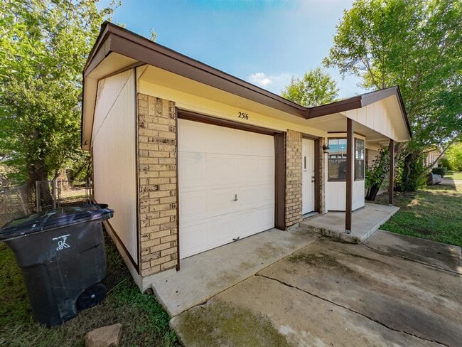 Photo - 2516 N W S Young Dr