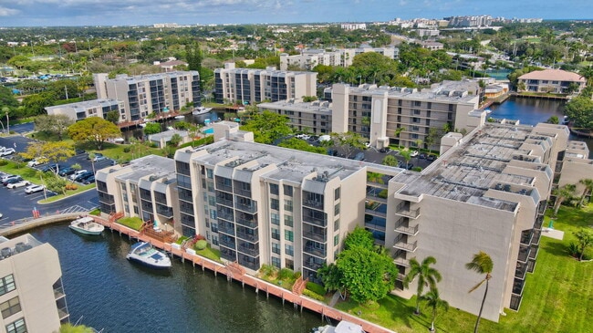 Photo - 8 Royal Palm Way Unidad 107