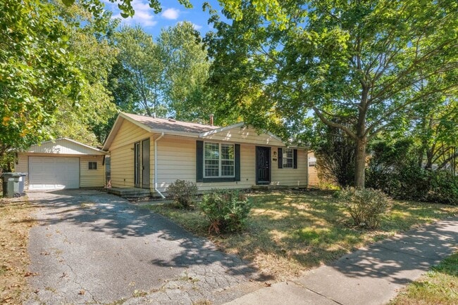 Building Photo - 3 BED / 1 BATH HOUSE IN URBANA WITH IN-UNI...