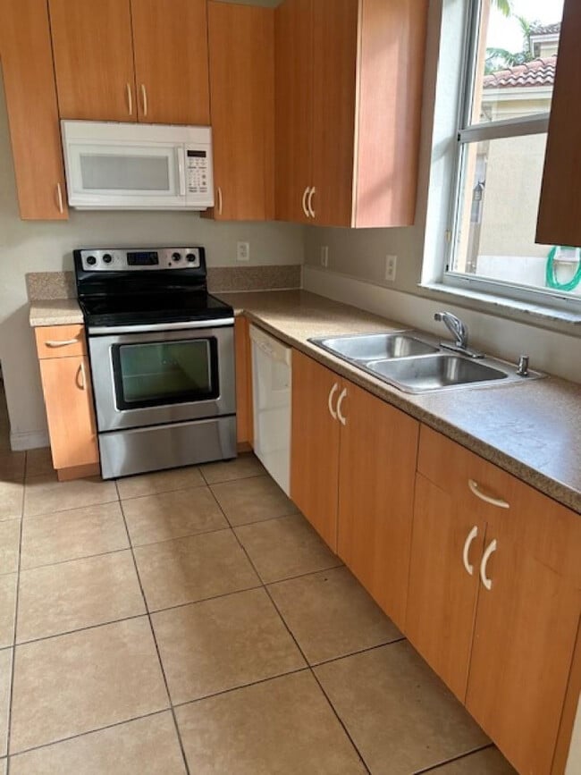 Photo - 1008 NE 39th Ave