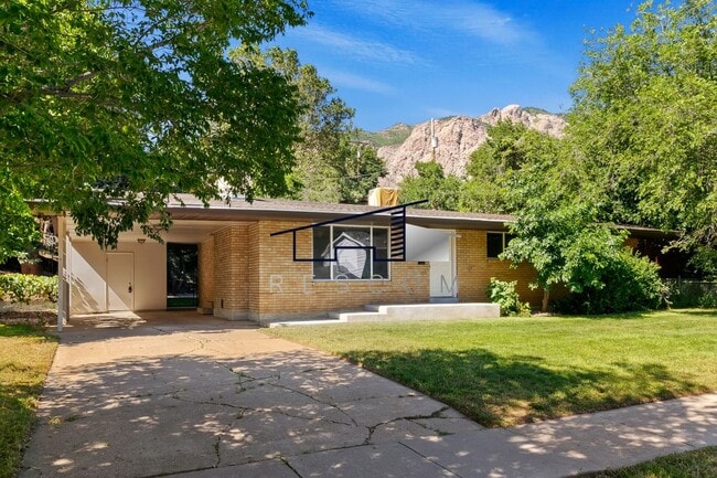 Building Photo - 1334 Henderson Dr