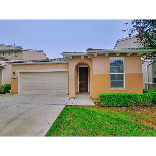 Building Photo - Single-Level 2BR Home with 2-Car Garage!