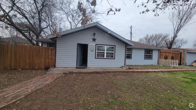 Building Photo - Lakeside home in quiet cul-de-sac
