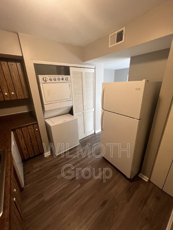 Photo - 1320 Millerwood Dr Unidad #4