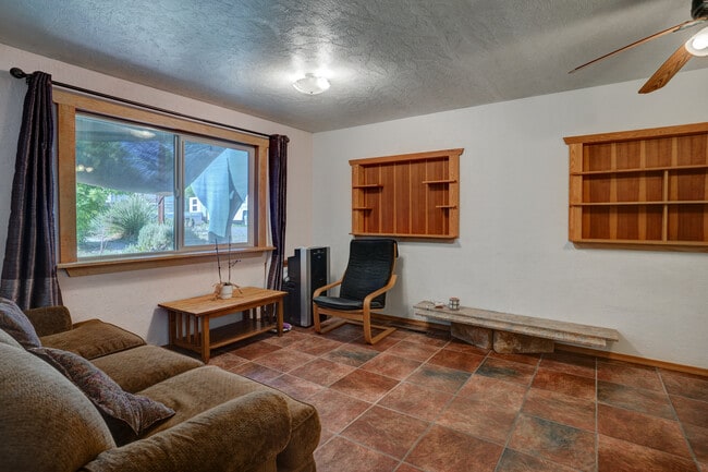 Photo - 1825 Vanderhoef Ln