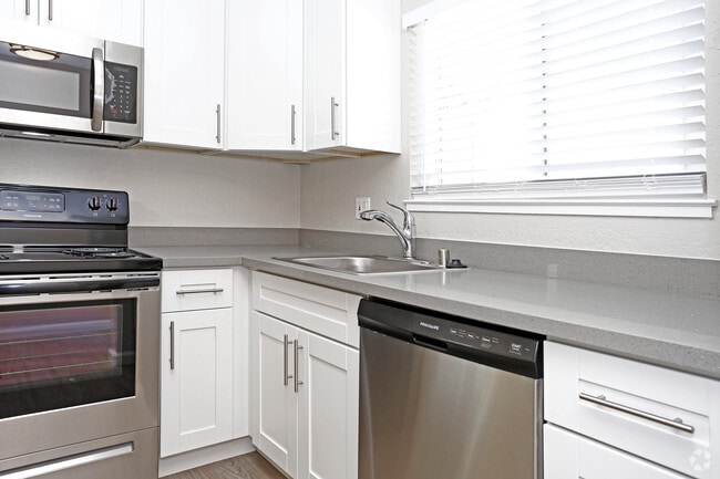 1BR,1BA- Diablo Upstairs Renovated