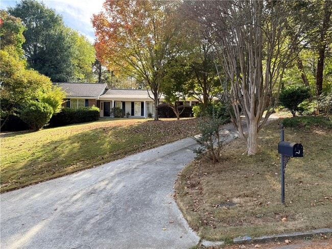 Building Photo - 1351 Old Johnson Ferry Rd NE