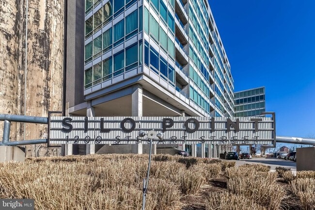 Photo - 1200 Steuart St Unidad 725