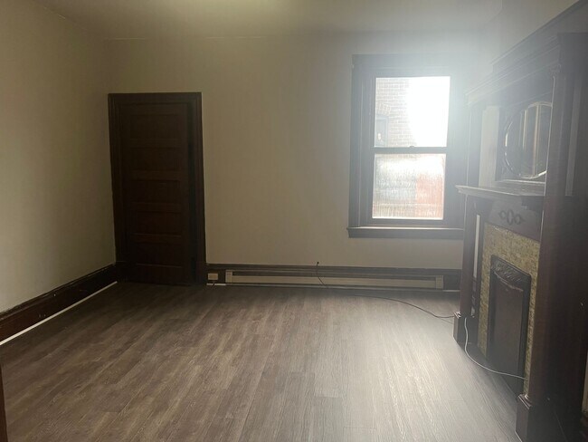 Photo - red1203 Unit Apt. 3