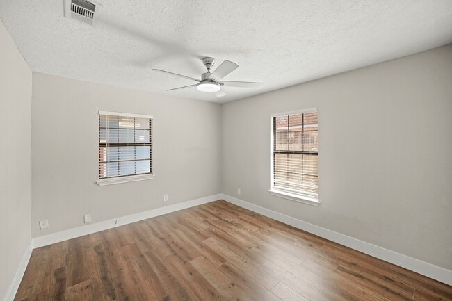 Photo - 5201 Pease St