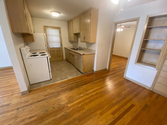 Building Photo - 2544 J St Unit #2