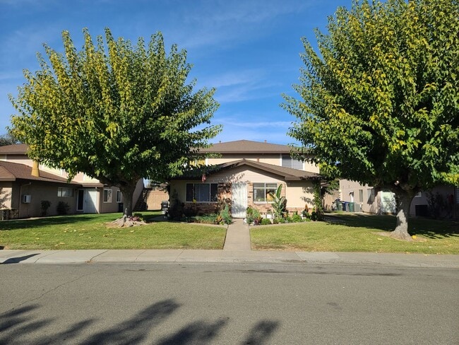 Building Photo - UPDATED RENTAL IN SACRAMENTO! Unit 3