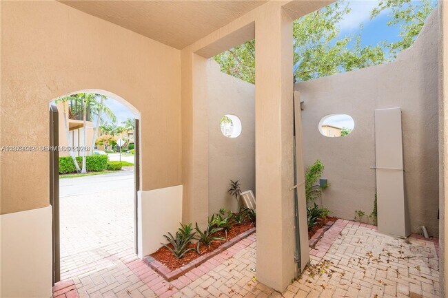 Photo - 604 SW 147th Ave