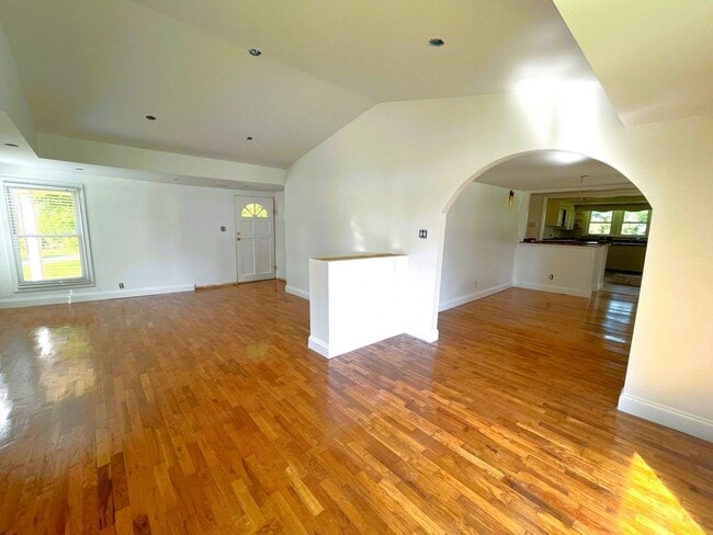 Photo - Cozy 3 bedroom home with country feel! Lar...