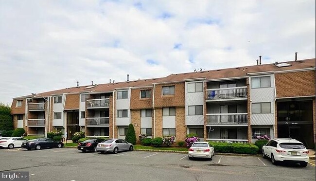 Building Photo - 513 Edison Glen Terrace