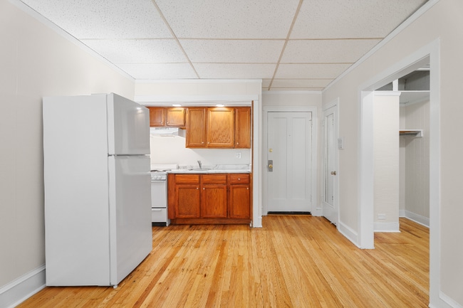 Photo - 1440 W Howard St Unidad Apt. 8