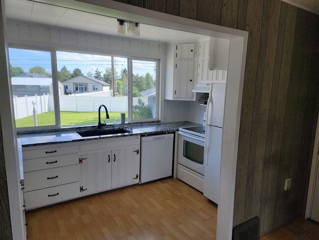 Photo - Beautiful 3-Bedroom Home - EV Charger - Pet Friendly