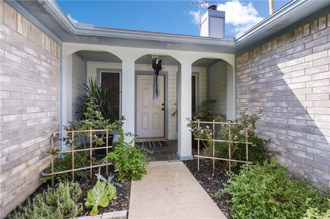 Photo - 1252 Lacey Oak Loop