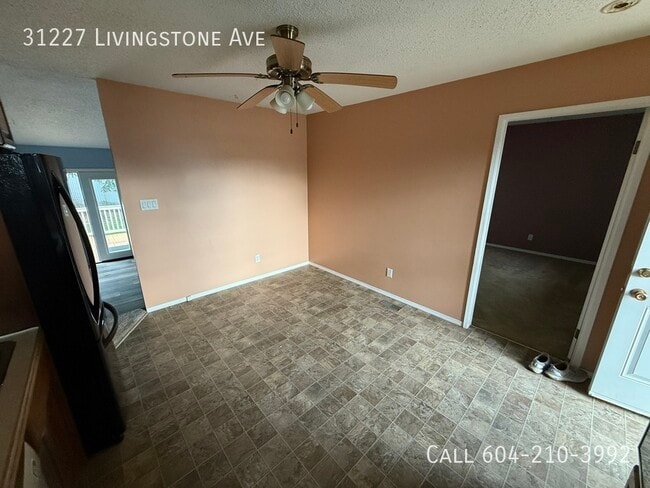 Photo - Home with Two Shops in the City!