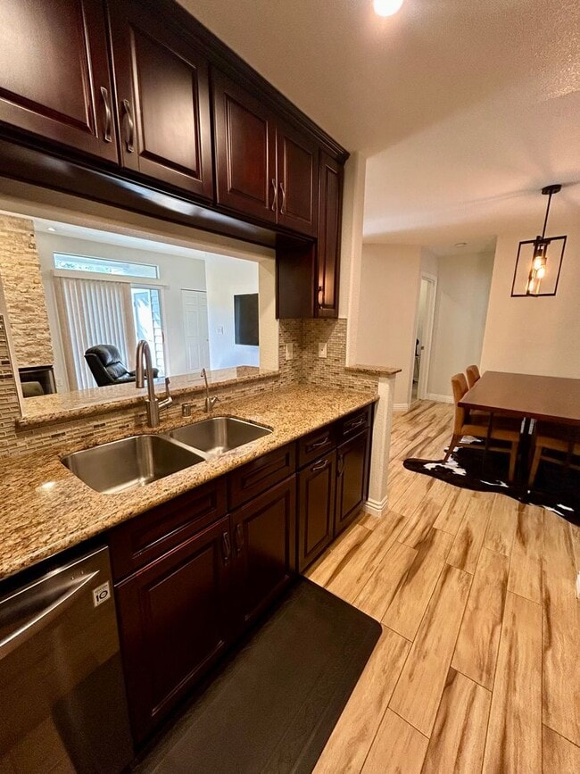 Modern and Convenient Condo Near Almaden Lake - Modern and Convenient Condo Near Almaden Lake