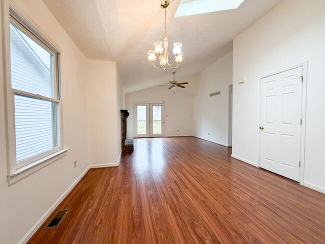 Photo - 352 Chase Pl