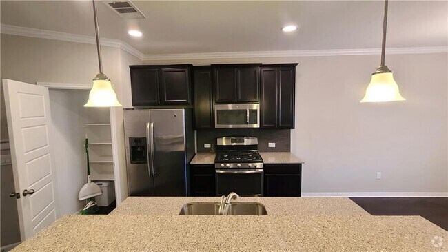 Building Photo - 13400 Briarwick Dr Unit 2202 Rental