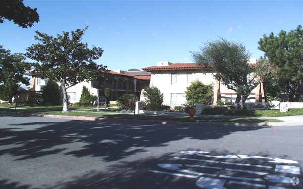 Castilian Park Apartments - Castilian Park Apartments