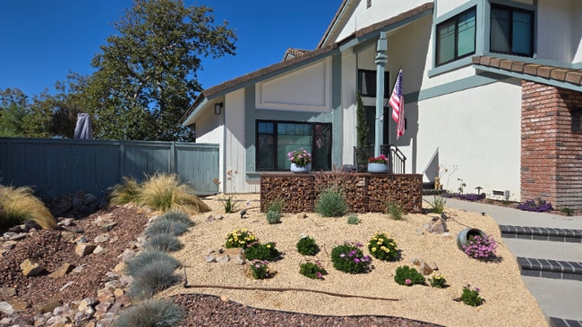 Building Photo - 26022 Fallbrook Rental